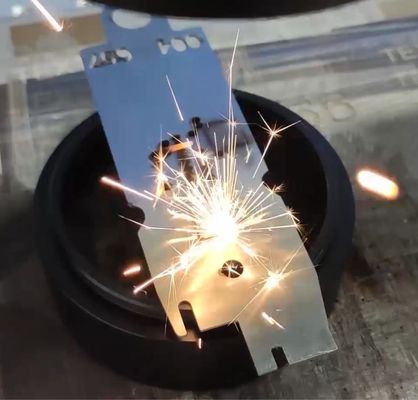 30W 50W 100W دستگاه علامت گذاری لیزر فیبر سه بعدی IPG نشانگر لیزر فلزی